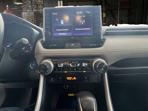 Used 2022 Toyota RAV4 Limited image 23