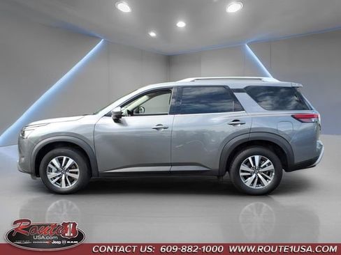 Used 2025 Nissan Pathfinder SL FWD image 7