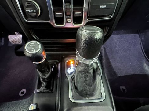 Used 2021 Jeep Wrangler Unlimited Sport AWD/4WD image 31