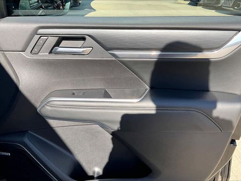 Used 2025 GMC Acadia Elevation image 20