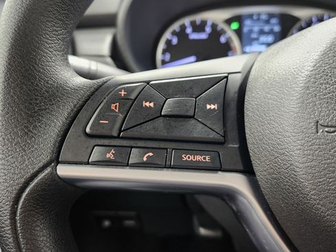 Used 2020 Nissan Versa S image 30