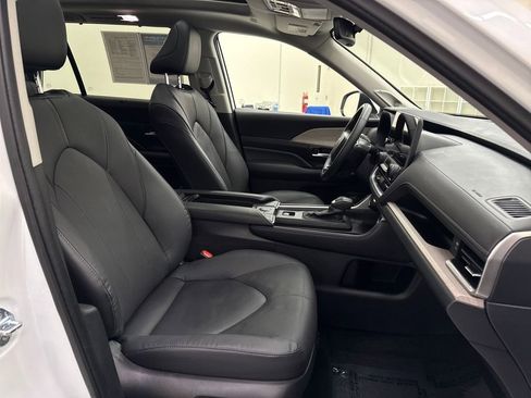 Used 2024 Toyota Grand Highlander AWD image 22