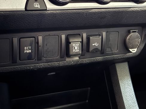 Used 2023 Toyota Tacoma SR5 RWD image 21