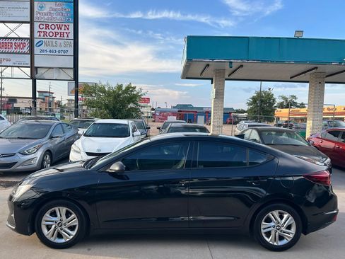 Used 2020 Hyundai Elantra SEL FWD image 2