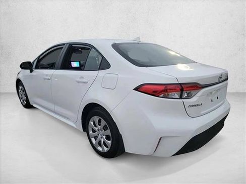 Used 2025 Toyota Corolla LE FWD image 7