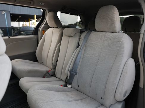 Used 2014 Toyota Sienna LE FWD image 20