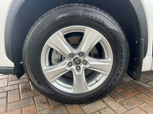 Used 2023 Toyota Highlander LE image 10