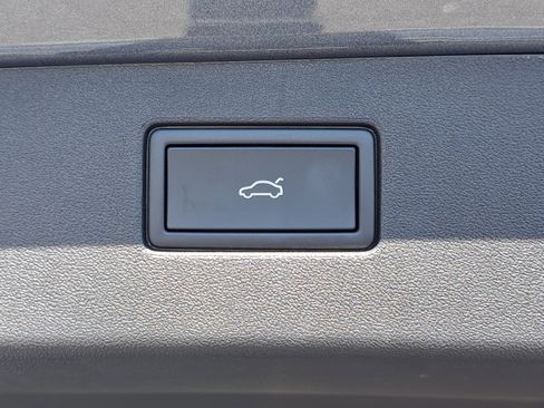 New 2026 Volkswagen Tiguan SE image 13