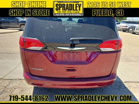 Used 2023 Chrysler Voyager LX FWD image 4