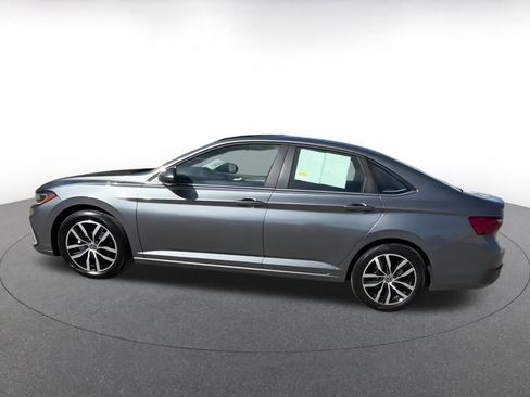 Used 2025 Volkswagen Jetta SE image 9