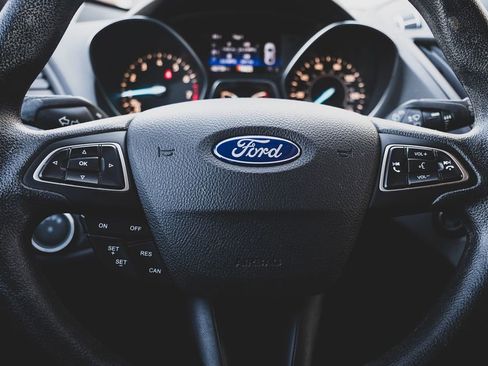 Used 2019 Ford Escape SE image 11