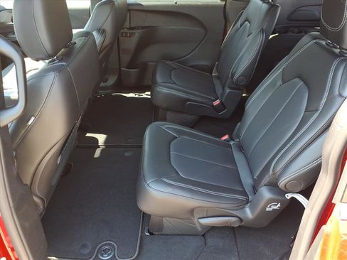 New 2027 Chrysler Pacifica Select FWD image 13