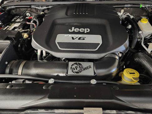 Used 2018 Jeep Wrangler Unlimited Rubicon w/ Connectivity Group AWD/4WD image 29