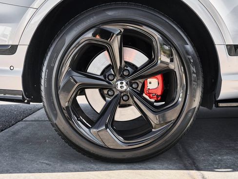 Used 2025 Bentley Bentayga AWD/4WD image 20