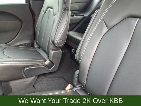 New 2026 Chrysler Pacifica Select image 9