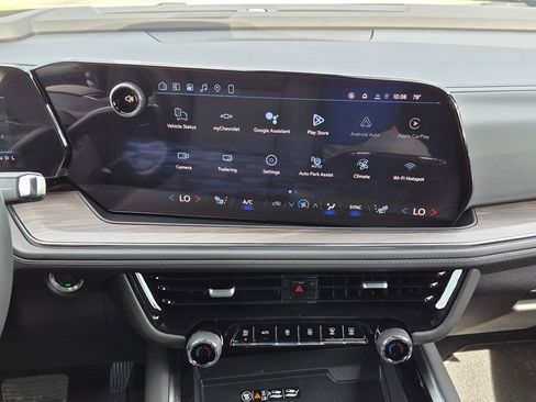 New 2026 Chevrolet Suburban LT w/ Comfort Package AWD/4WD image 19