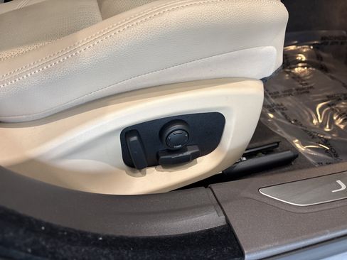 Used 2017 Jaguar XF Prestige image 21