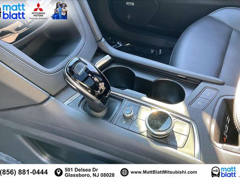 Used 2025 Cadillac XT6 Premium Luxury image 19