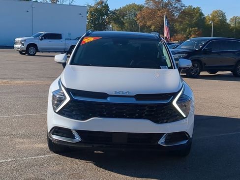 Used 2025 Kia Sportage SX image 3