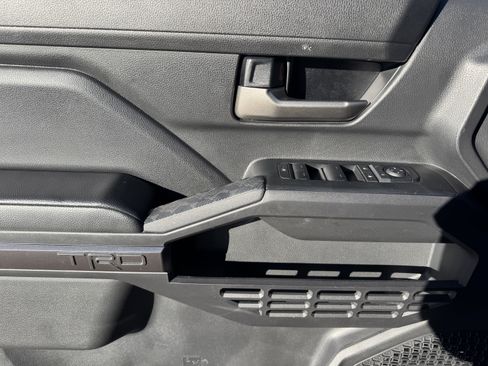 Used 2025 Toyota Tacoma TRD Off-Road image 9