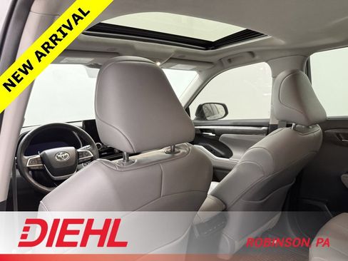 Used 2024 Toyota Highlander Limited image 20