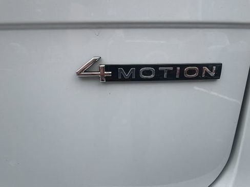 Used 2024 Volkswagen Tiguan SE w/ Panoramic Sunroof Package AWD/4WD image 12