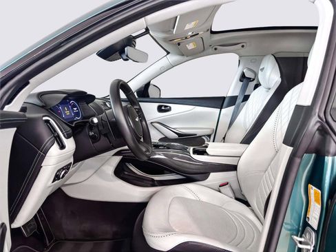 Used 2024 Aston Martin DBX 707 image 10