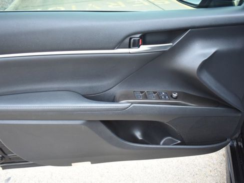 Used 2022 Toyota Camry XSE image 10