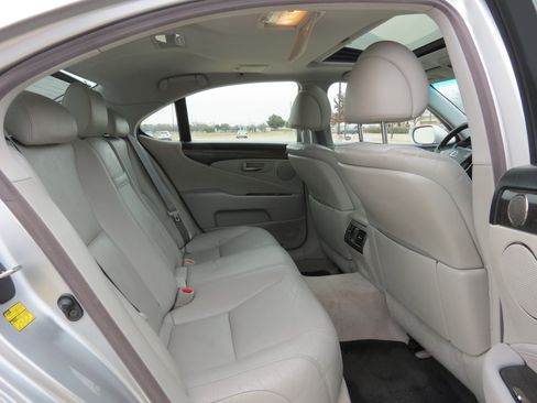 Used 2011 Lexus LS 460 image 42