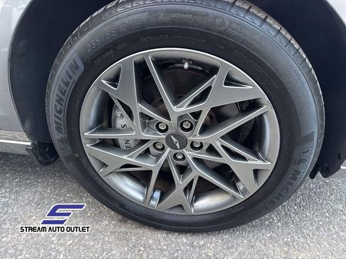 Used 2023 Genesis GV70 2.5T w/ Advanced Package image 10