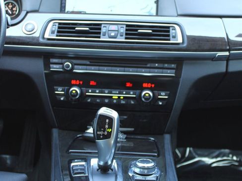 Used 2011 BMW 750i xDrive image 12