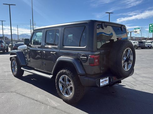 Used 2019 Jeep Wrangler Unlimited Sahara image 12