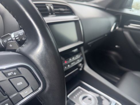 Used 2020 Jaguar F-PACE Premium image 9