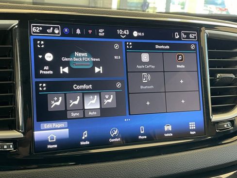 Used 2025 Chrysler Pacifica Select image 21