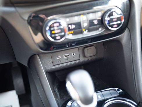 Used 2020 Buick Encore GX Essence image 16