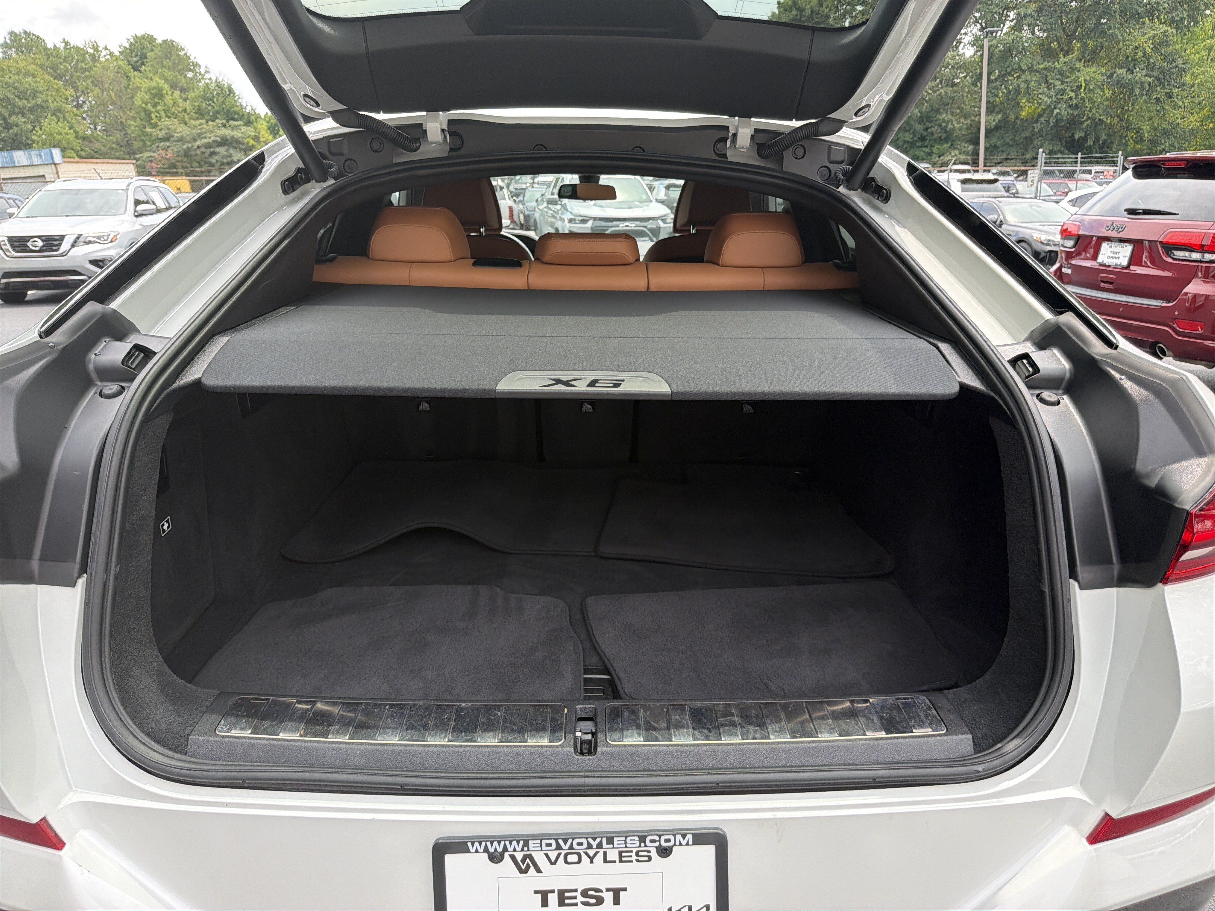 Used 2022 BMW X6 xDrive40i w/ M Sport Package AWD/4WD image 18