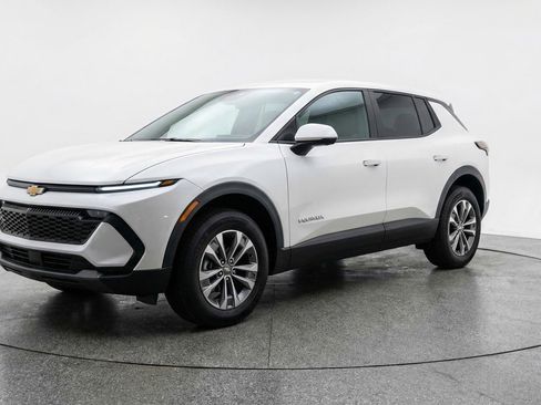 Used 2025 Chevrolet Equinox LT image 3