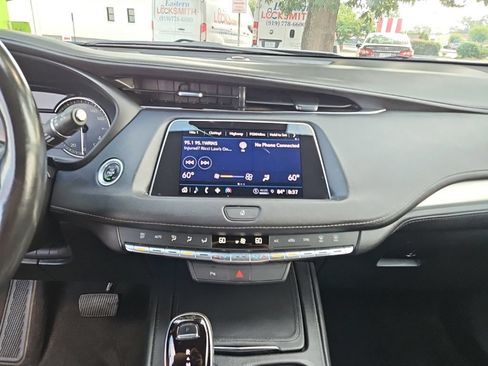 Used 2022 Cadillac XT4 Premium Luxury w/ Safety Alert Package FWD image 15
