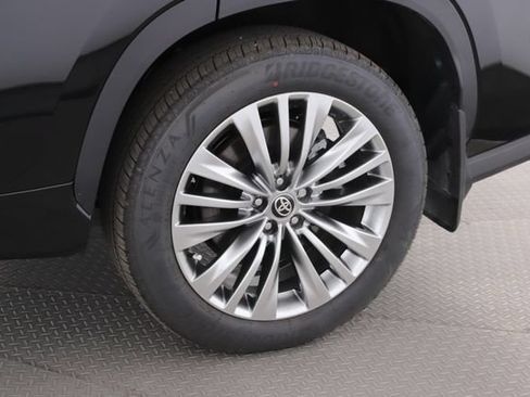 Used 2026 Toyota Highlander Platinum AWD/4WD image 14