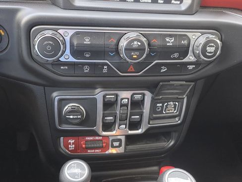 Used 2018 Jeep Wrangler Unlimited Rubicon AWD/4WD image 20