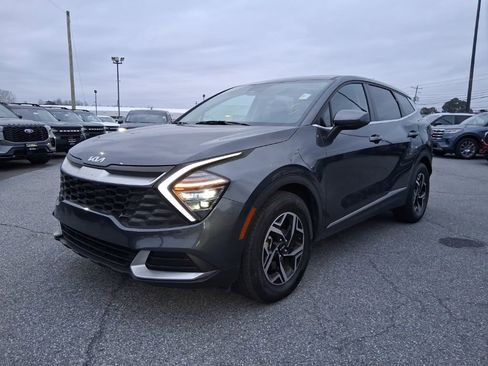 Used 2024 Kia Sportage LX image 1