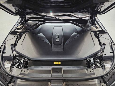 Used 2024 BMW i5 eDrive40i w/ M Sport Package image 9