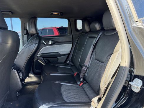Used 2025 Jeep Compass Latitude AWD/4WD image 18