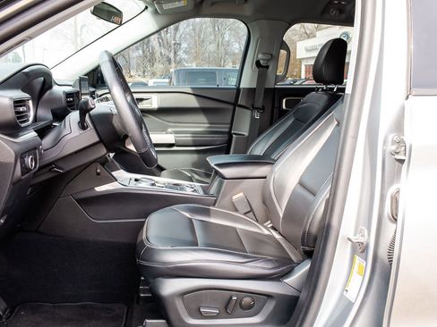 Used 2023 Ford Explorer XLT w/ Equipment Group 202A image 18