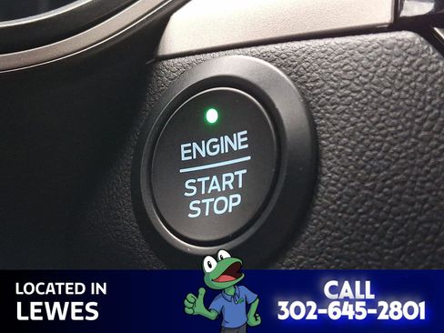 Used 2020 Ford Escape SE image 25