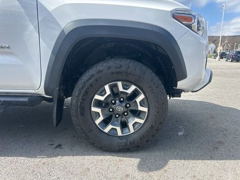 Used 2017 Toyota Tacoma TRD Off-Road w/ Tow Package (A/T) image 7