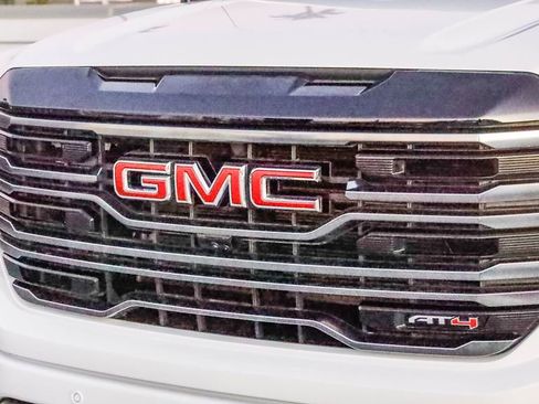 Used 2025 GMC Sierra 1500 AT4 image 5