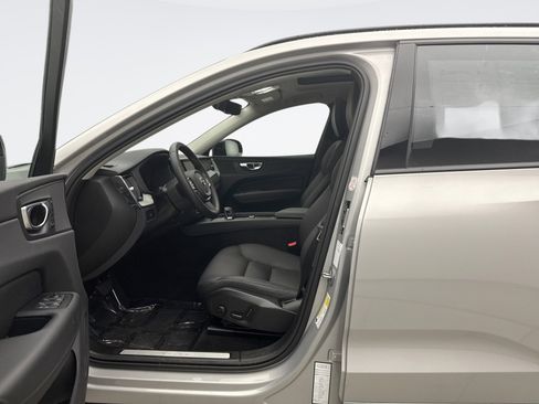 Used 2025 Volvo XC60 B5 Plus AWD/4WD image 11
