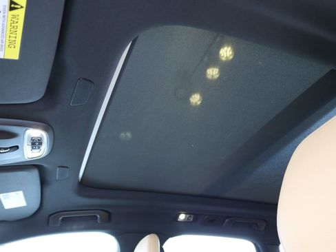 Used 2018 Volvo XC60 T6 Momentum w/ Vision Package image 18