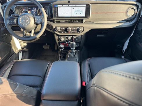 Used 2025 Jeep Wrangler Unlimited Rubicon image 11